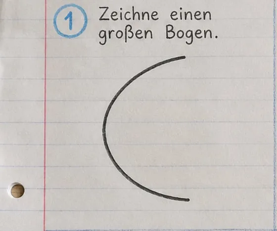 Feld 1: Ein großer, nach rechts offener Bogen als Bauch des Hais.