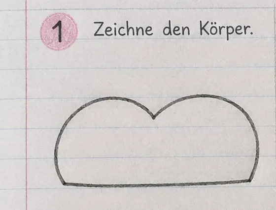 Feld 1: breite Form mit zwei runden Buckeln und gerader Unterkante.